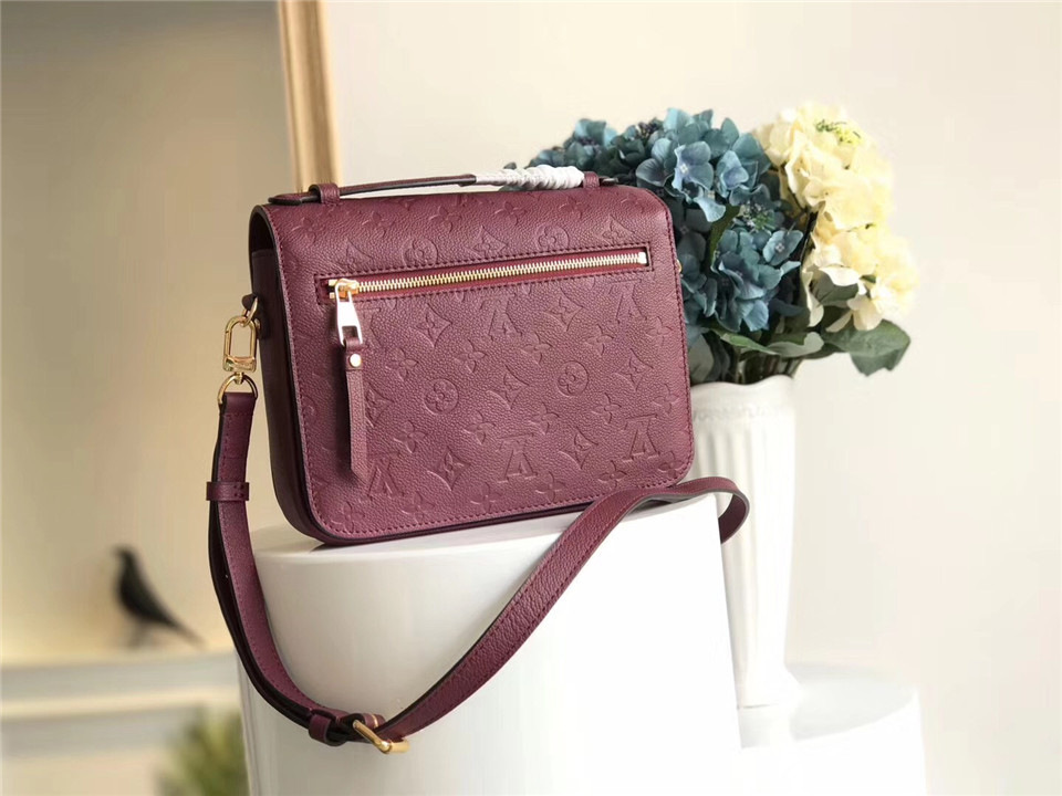 L0vis Vvtt0n Cowskin Pochette Metis Bag with Wine Red M41485 monogram empreinte