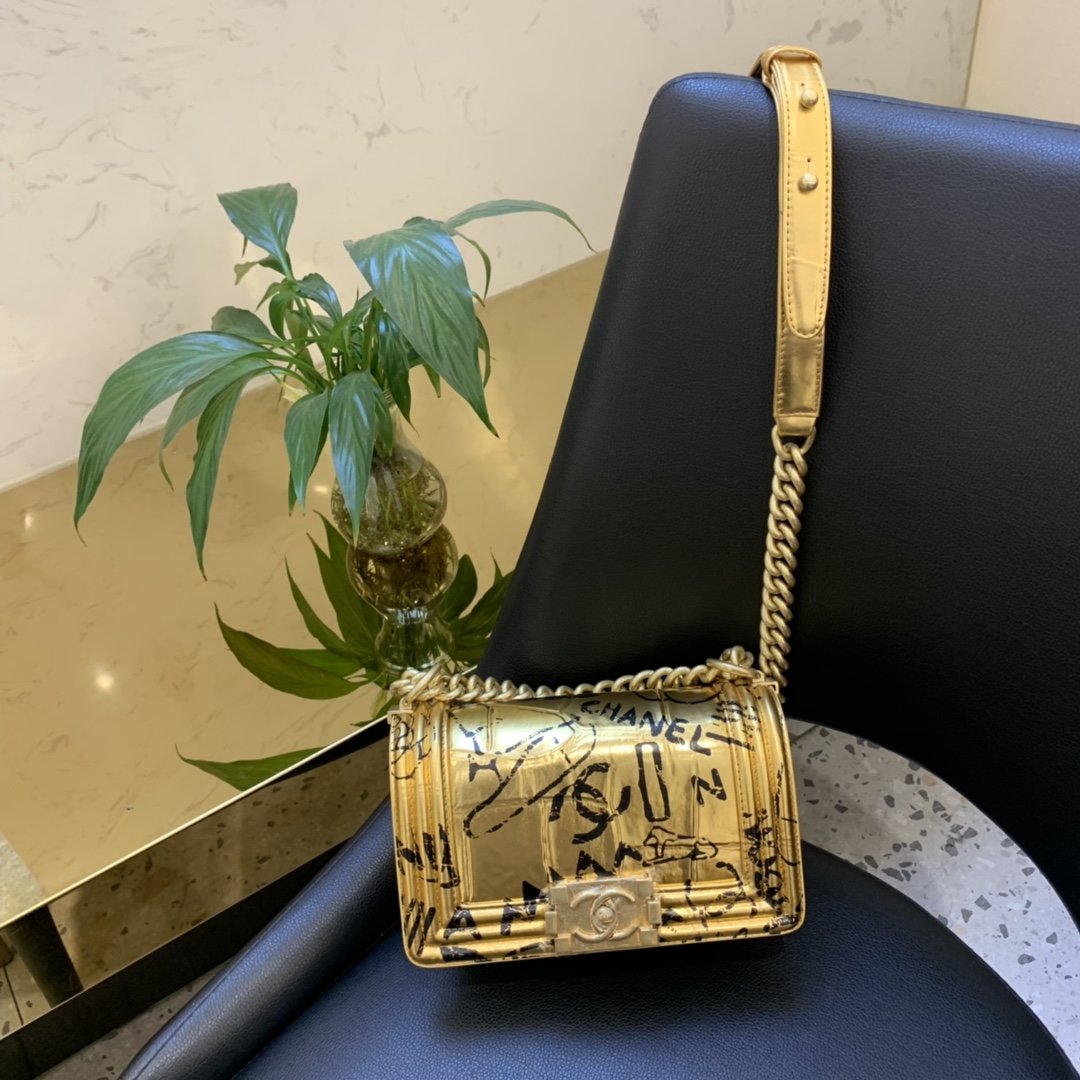 Ch**el 2019 autumn graffiti bag 20cm