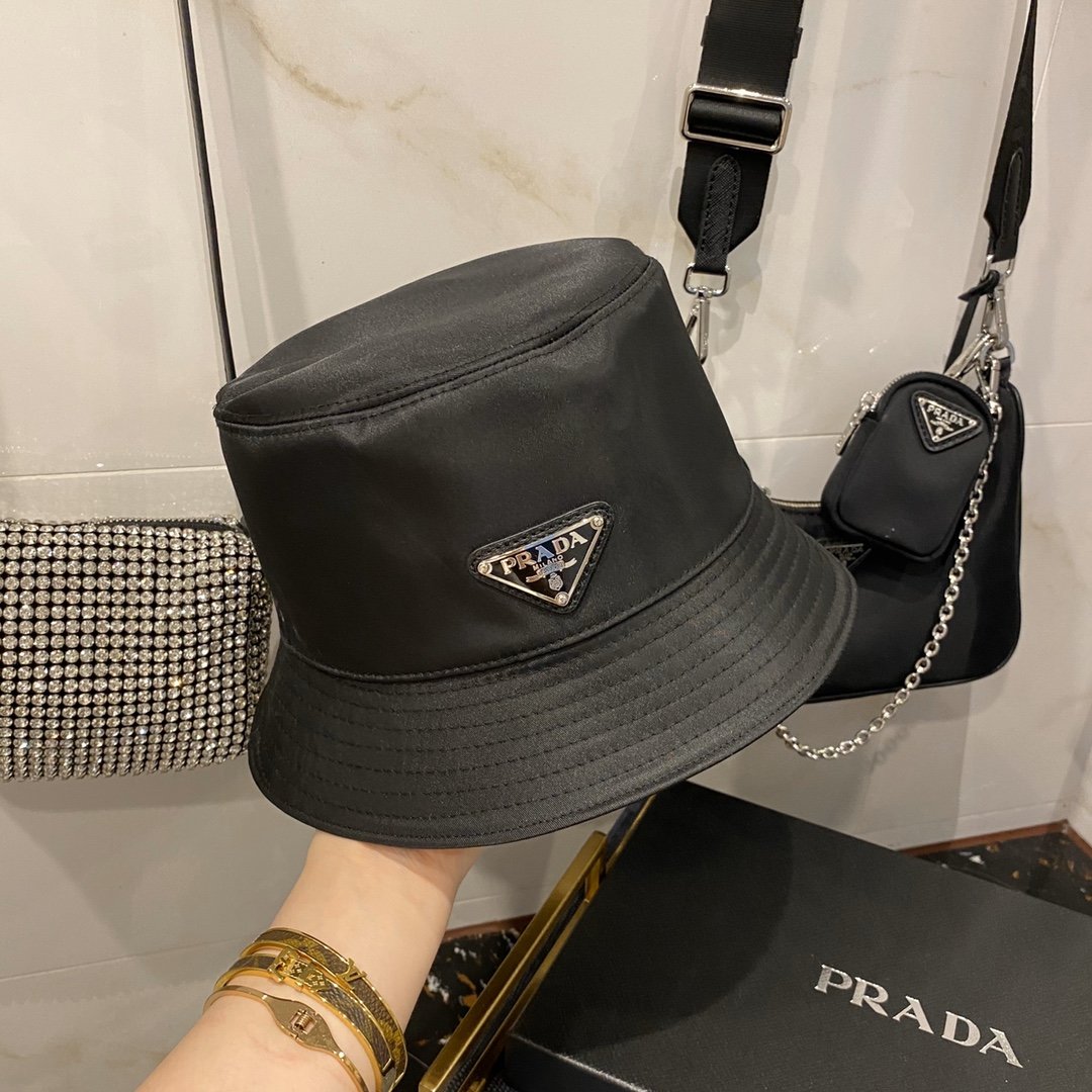 Pra*a Hat Black