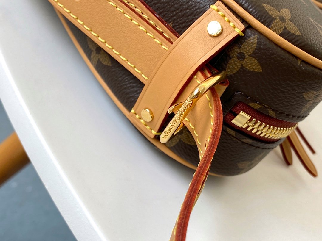 LV M45149 Nicolas Ghesquière Monogram