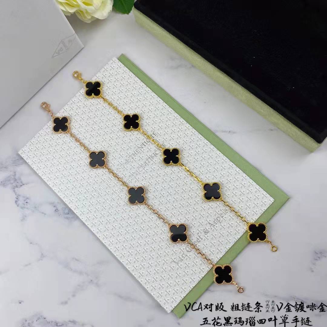 V*n Cl**f & Arp*1s Bracelets