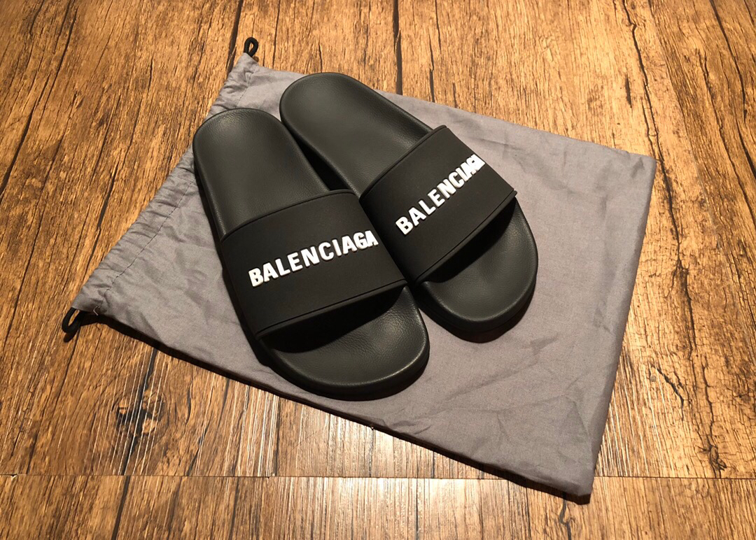 Ba1en*iaga Slippers 001