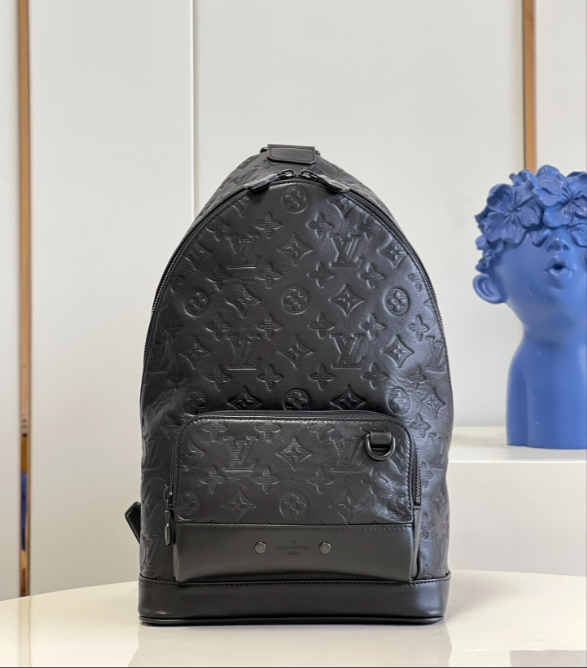 LV RACER SLINGBAG M46107