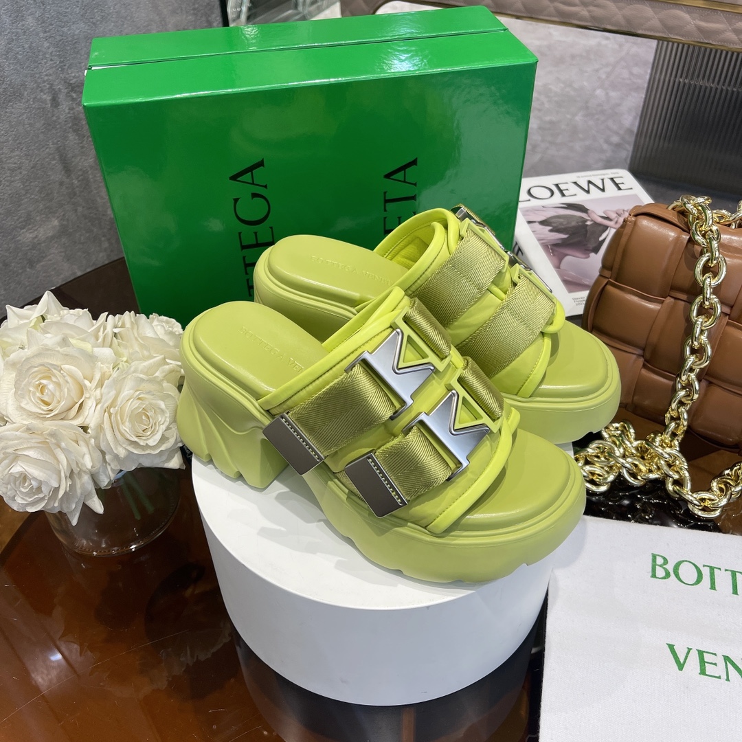 B0tt*ga Ven*ta Sandals Green