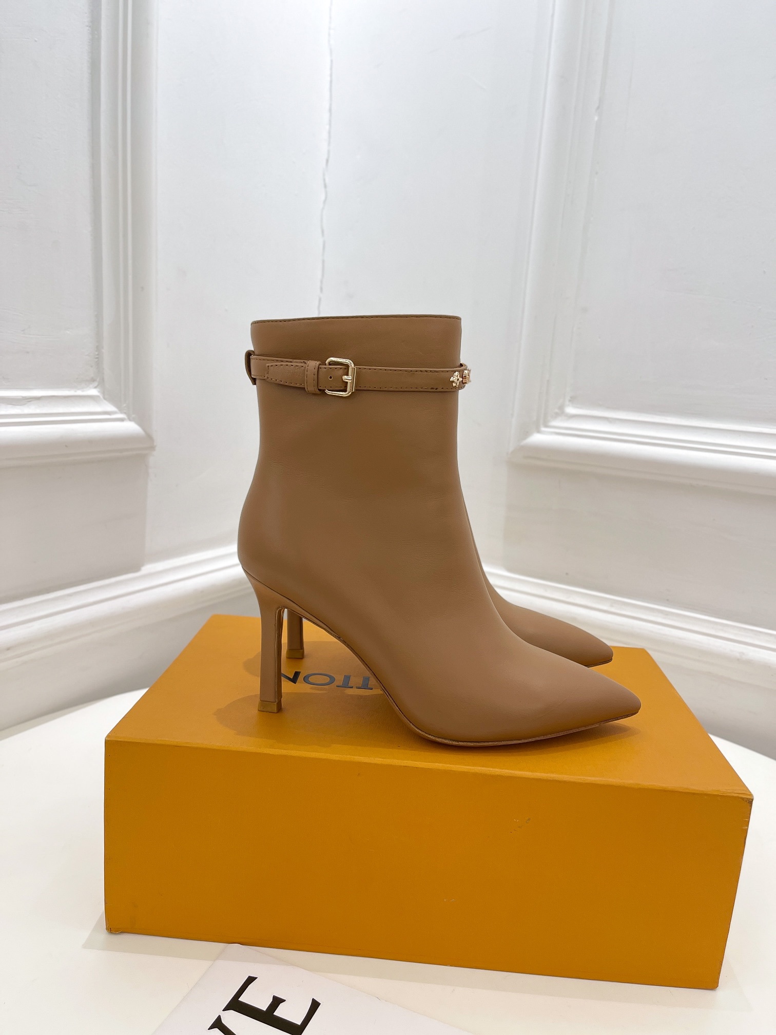 L0vis Vvtt0n Heel 8.5CM Brown