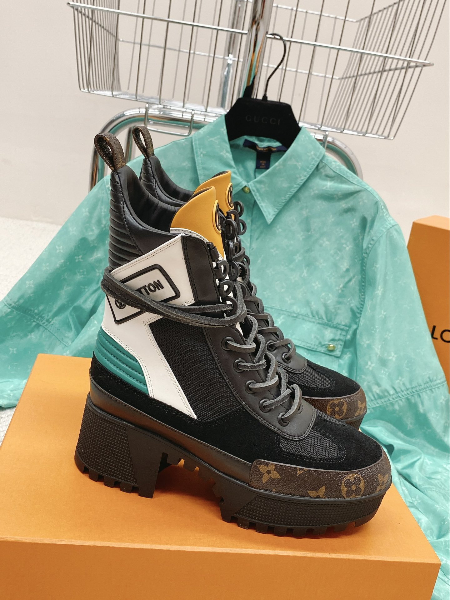 L0vis Vvtt0n Boots 01