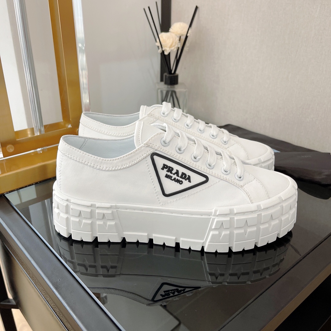 Bagsaaa Pra*a Low Top White Sneaker