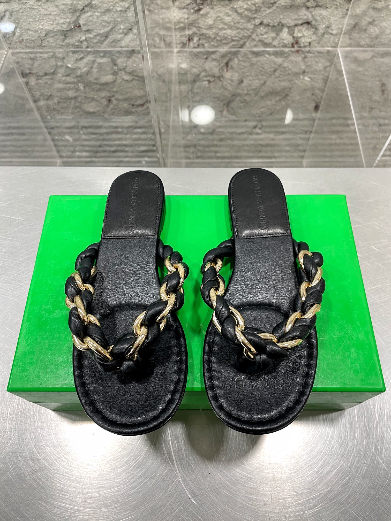 Bagsaaa B0tt*ga Ven*ta Rubber Lido In Cane Sugar Black