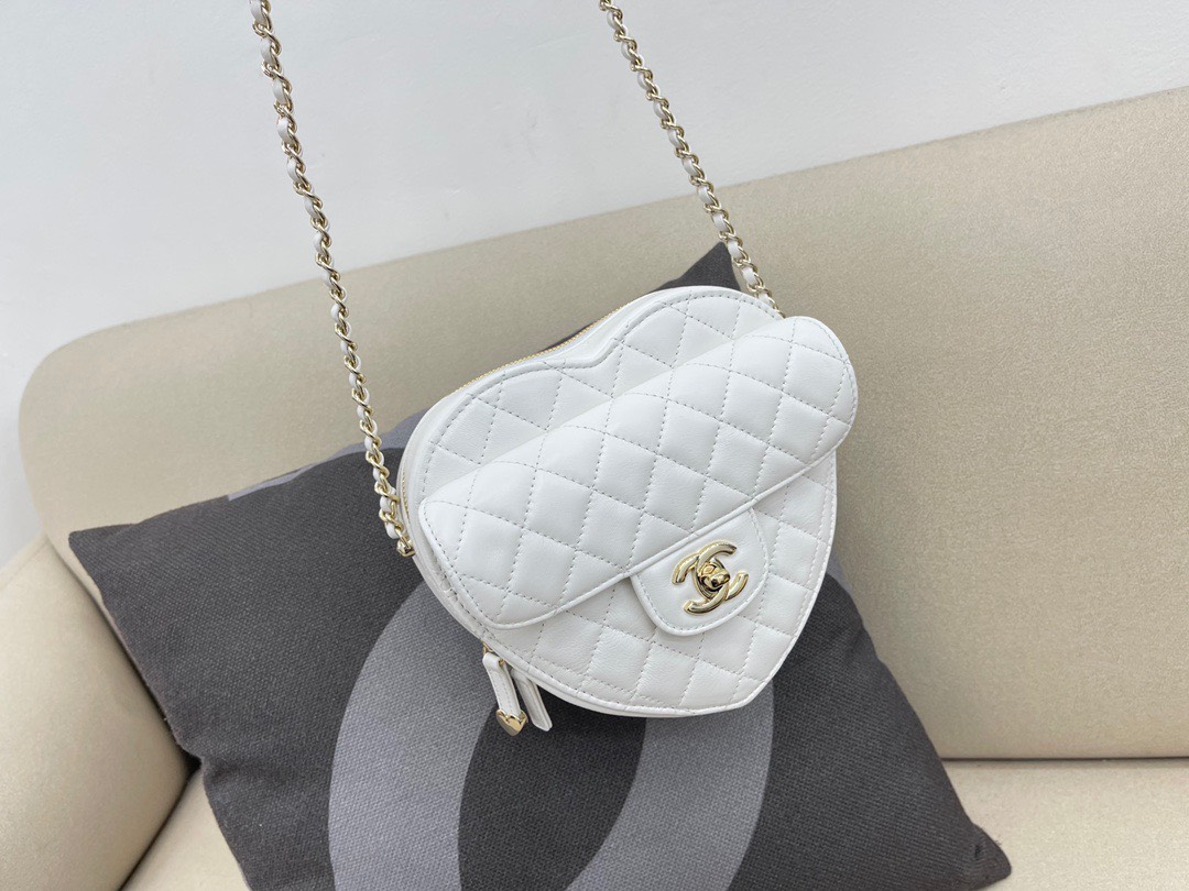 Bagsaaa Ch**el White Heart - 18x16.5x6.5cm