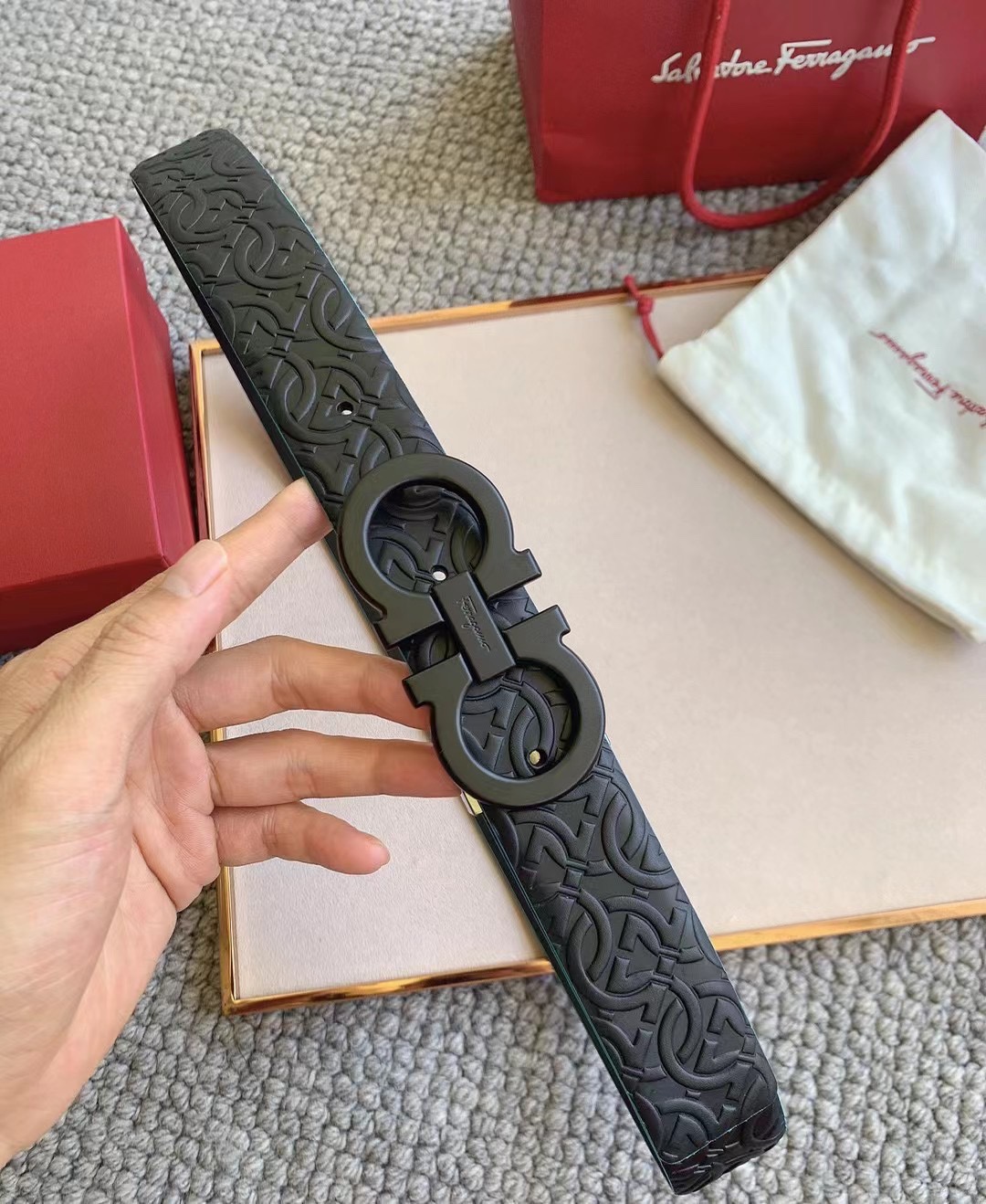 Bagsaaa Ferragamo Reversible And Adjustable Gancini Belt In Black