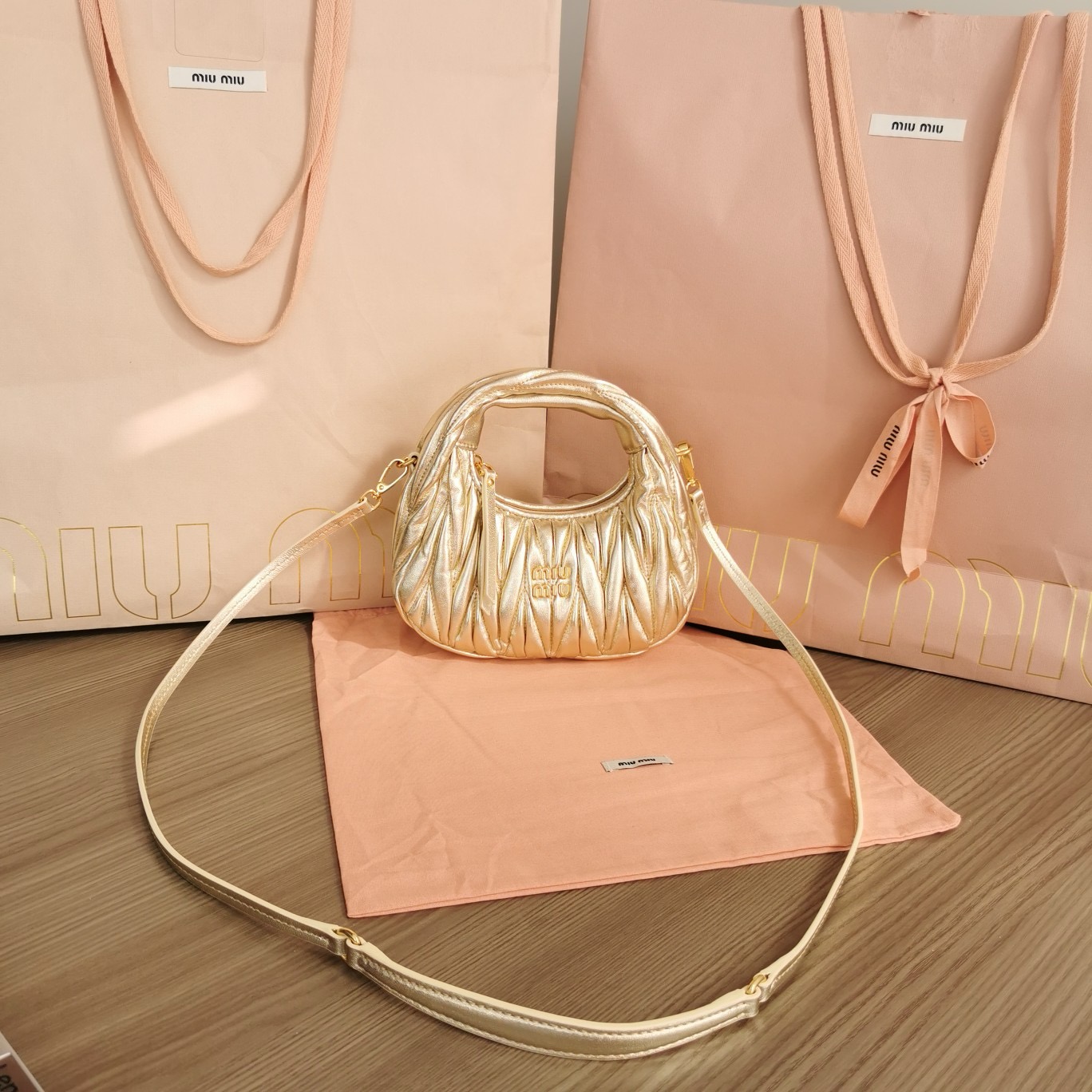 Bagsaaa M1um1u Wander Matelasse Leather gold 18cm