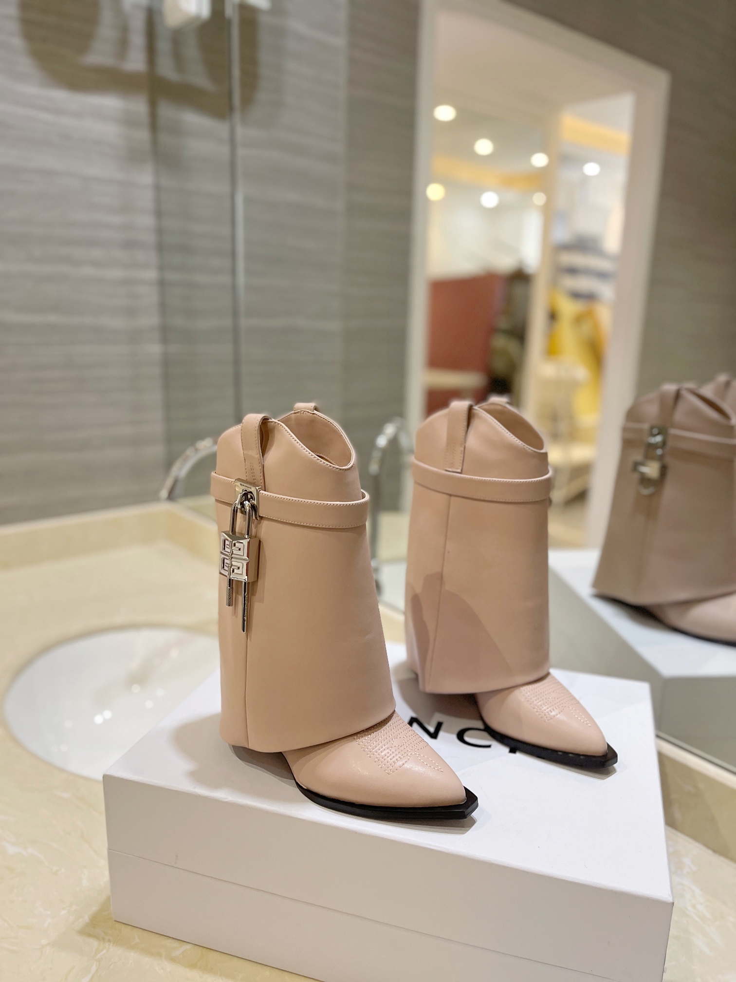 Bagsaaa Givenchy Shark Lock Ankle Boots in leather light pink