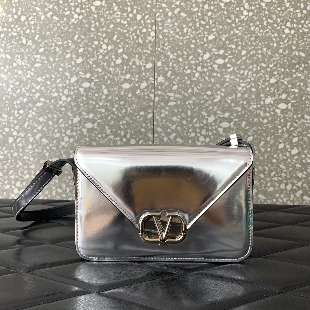 Bagsaaa Va1e*ntin0 Garavani Small Shoulder Letter Bag Silver - 19x12x6cm