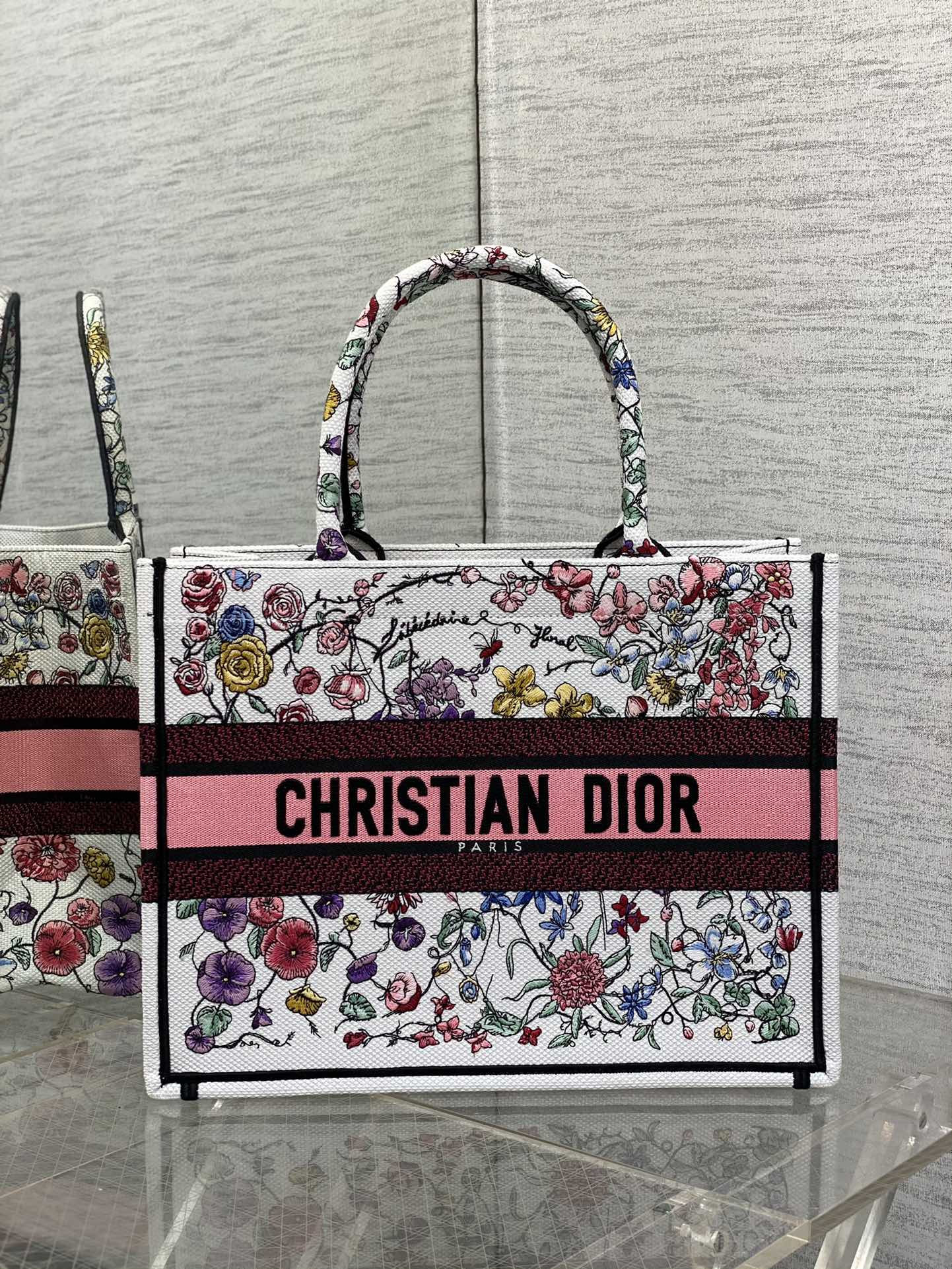 Bagsaaa D10r Medium Book Tote White Multicolor Florilegio Embroidery 36cm