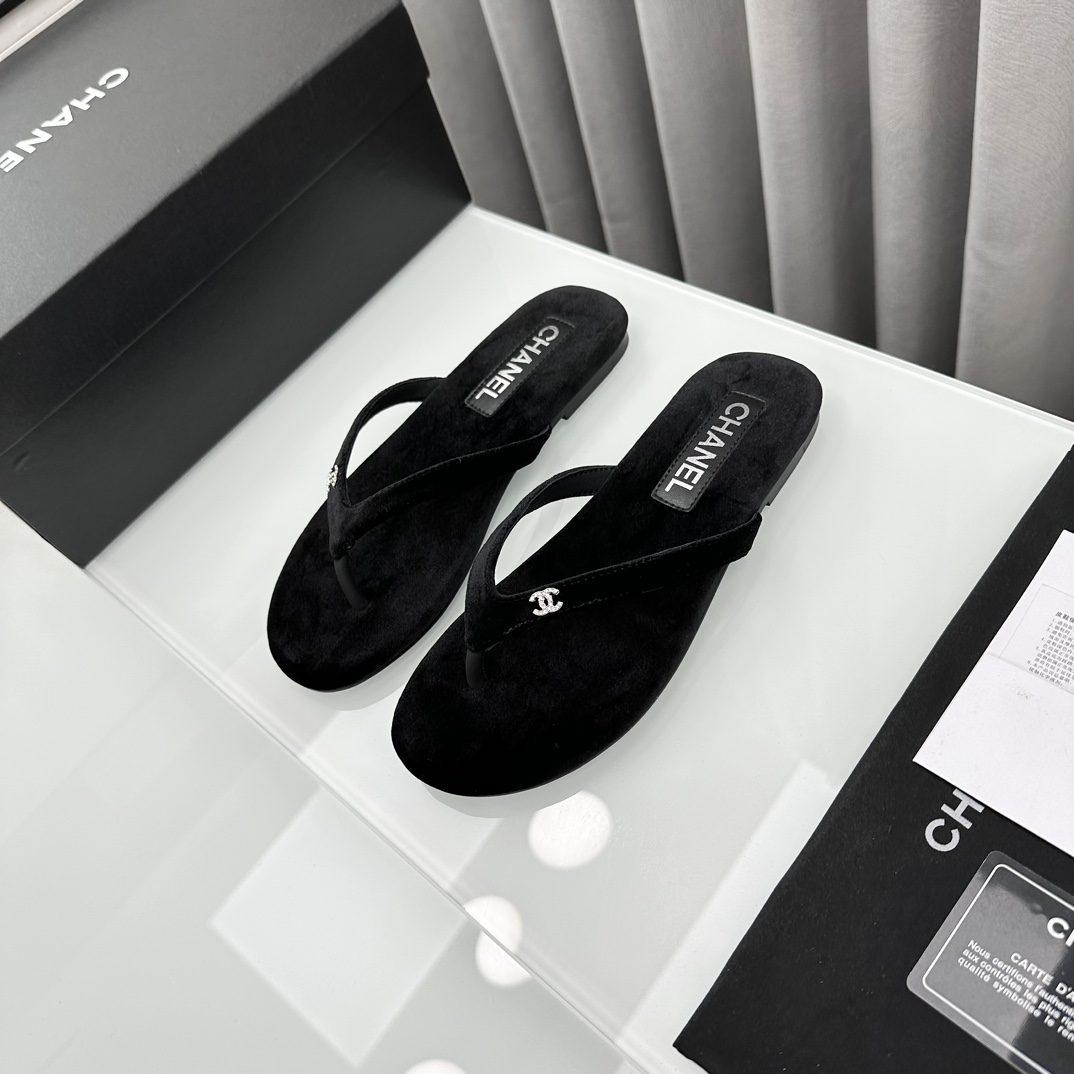 Bagsaaa Ch**el Thongs Velvet Black G45716