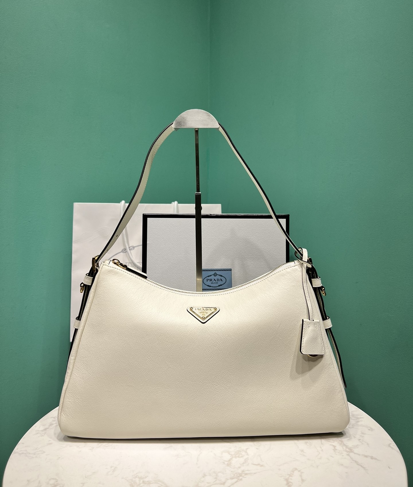 Bagsaaa Pra*a Aimèe Large Leather Shoulder Bag White - 39x23x12 cm