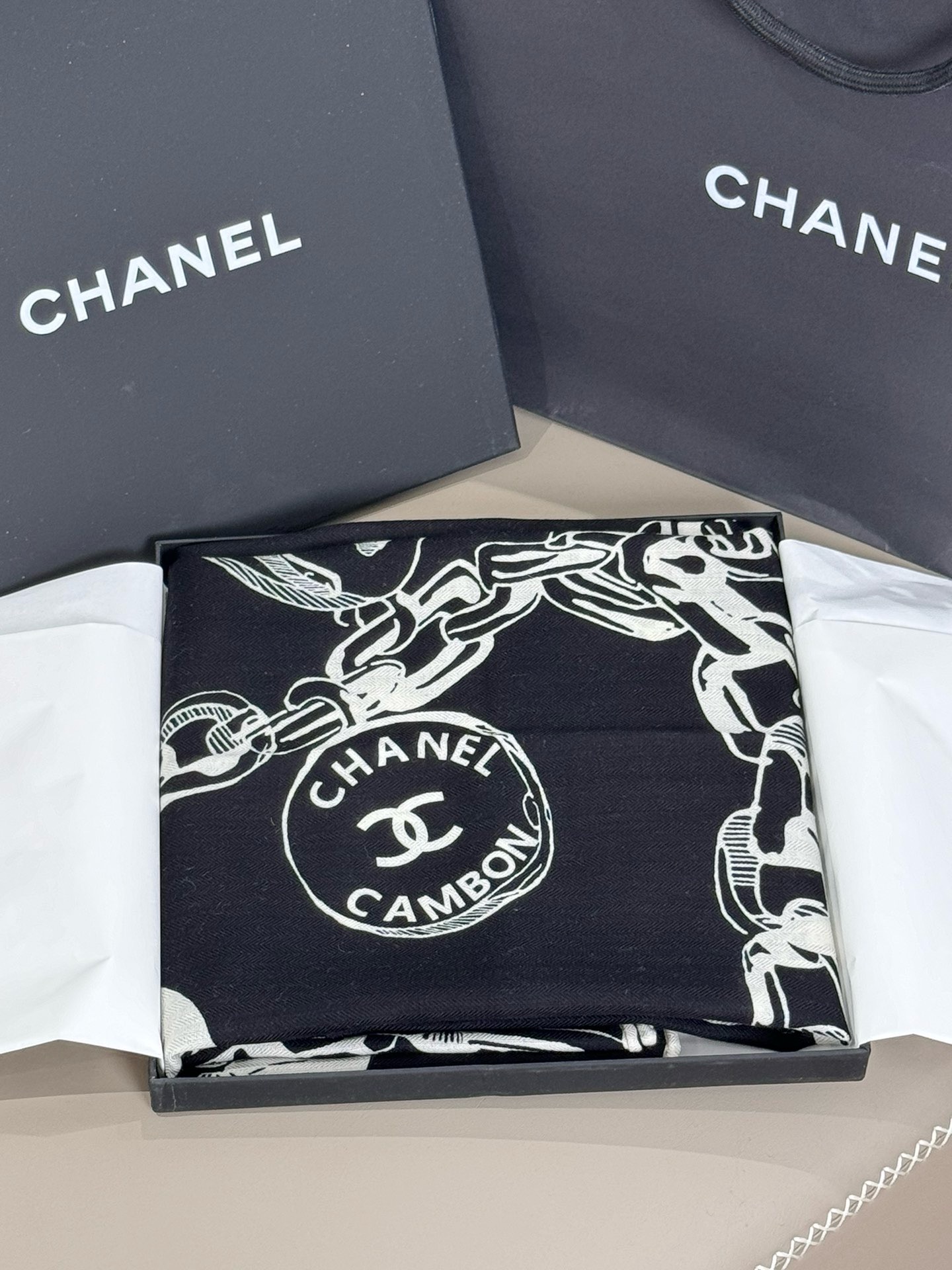 Bagsaaa Ch**el Scarf 01 - 140x140cm