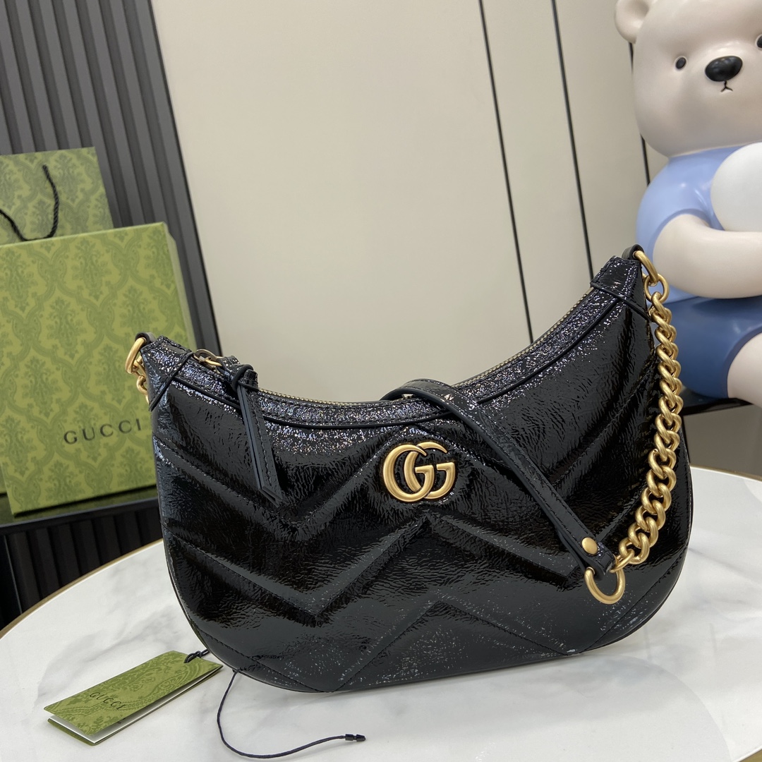 Bagsaaa Gvc*1 GG Marmont small shoulder bag 777263 black patent - 17 x 26 x 4 cm