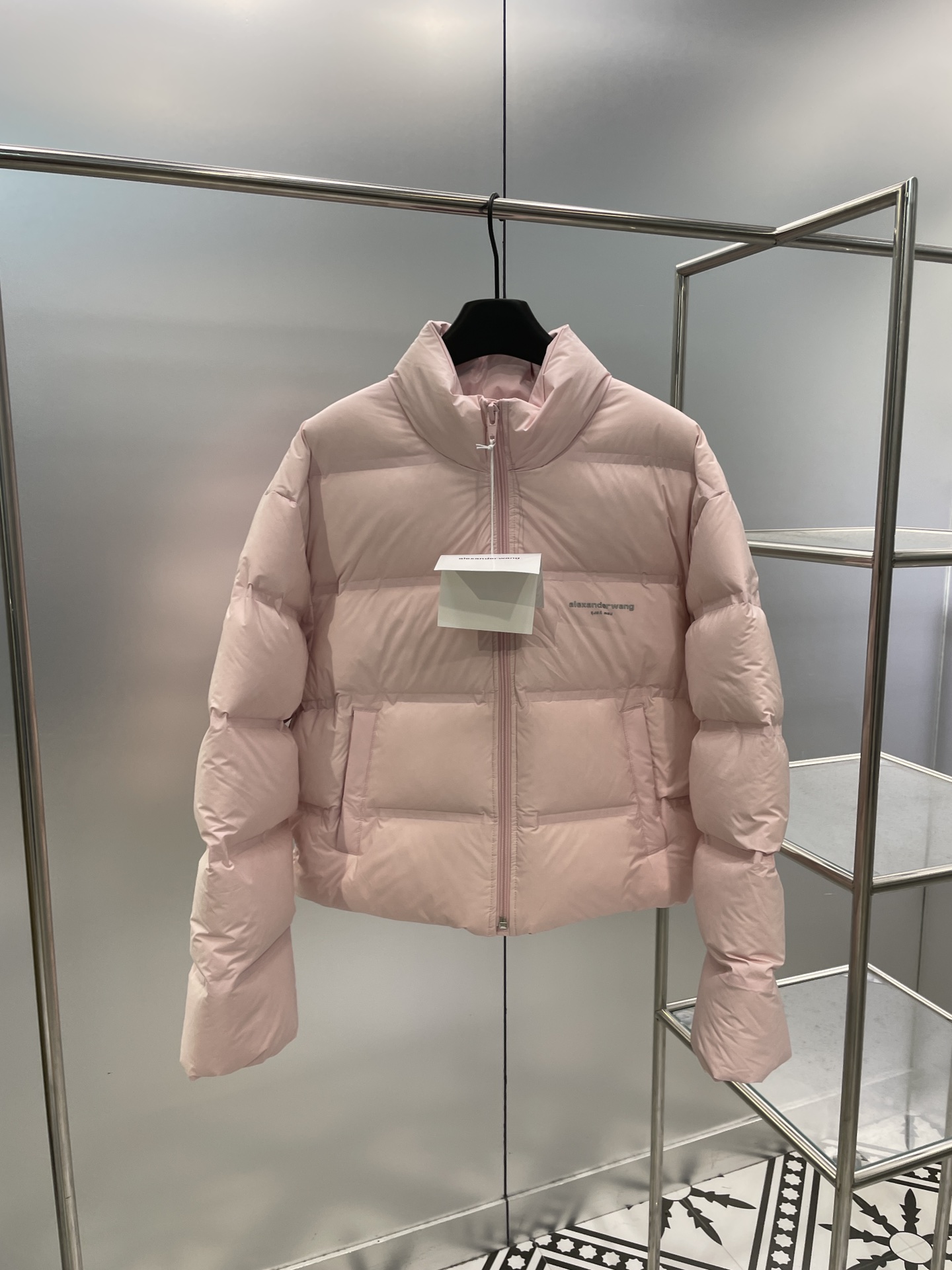 Bagsaaa A1exa*der Wang cropped puffer coat with reflective logo light pink