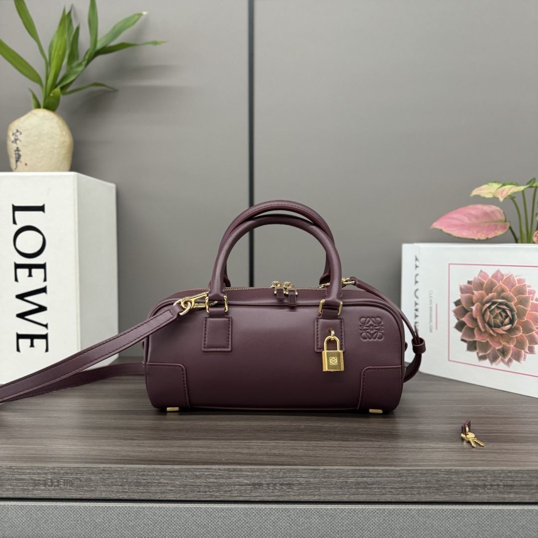 Bagsaaa L0ew* Amazona 23 Cropped bag in nappa calfskin dark burgundy - 23x11x10 cm