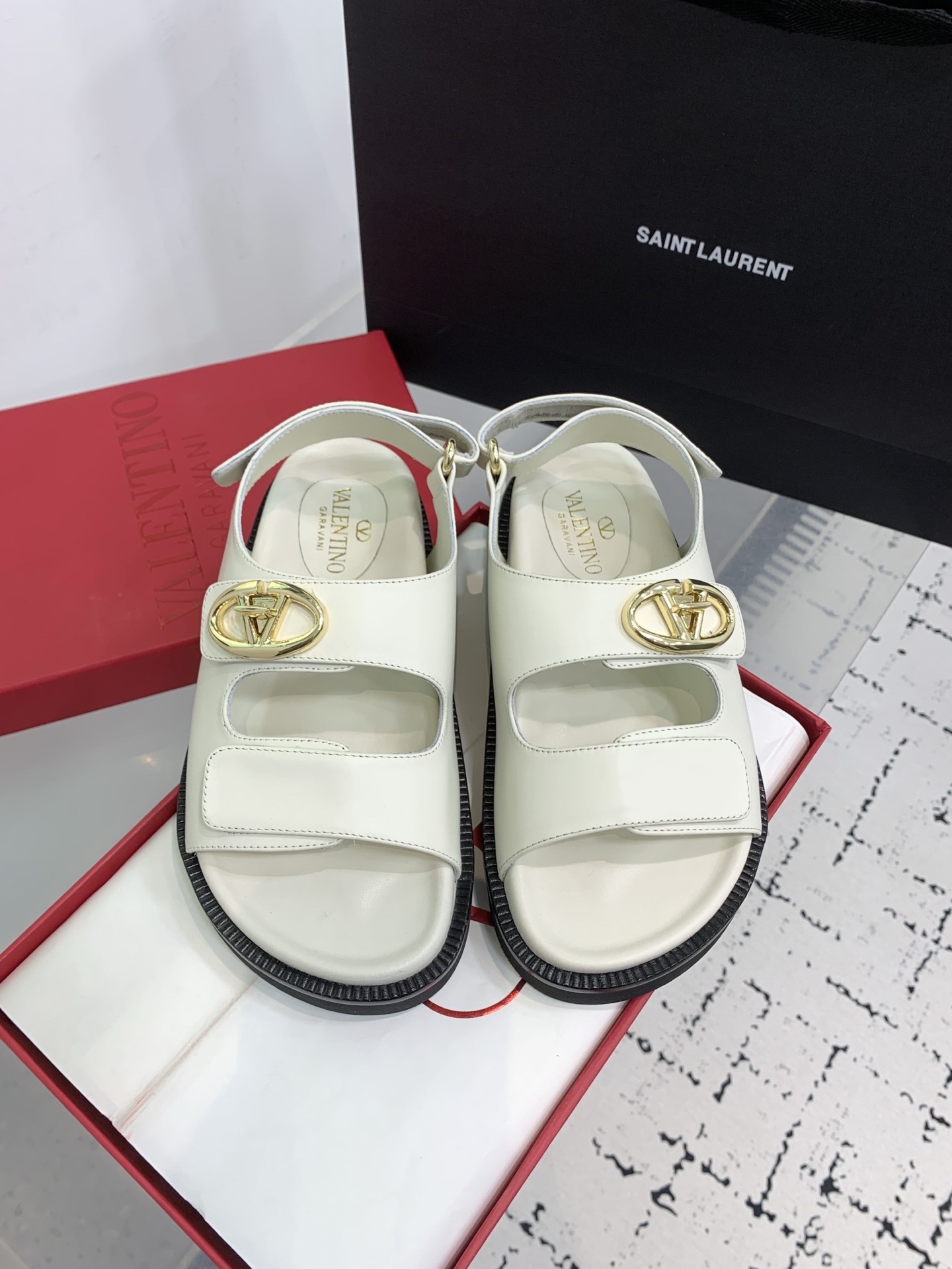 Bagsaaa Va1e*ntin0 VLogo Comfort Sandals White