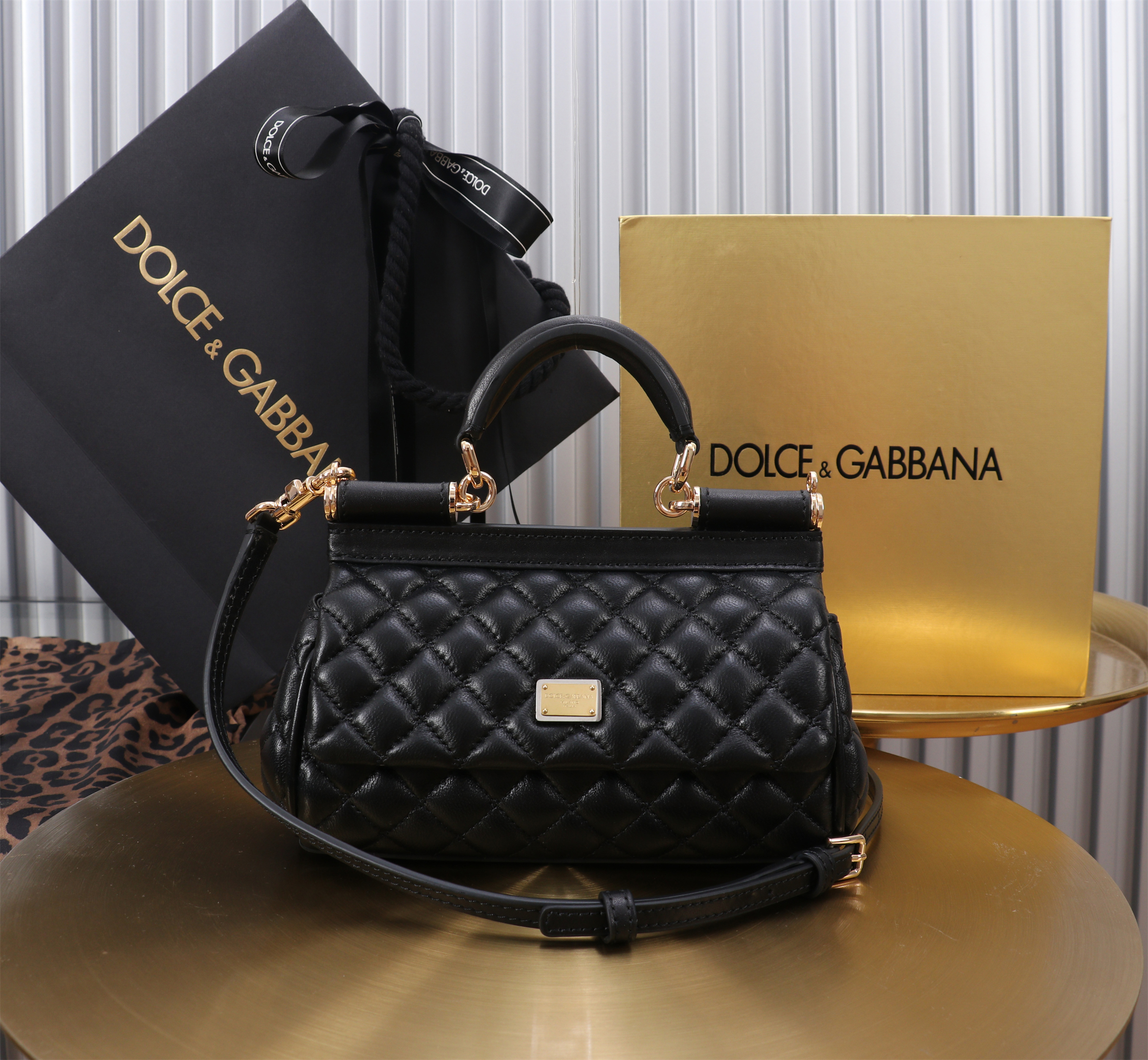 Bagsaaa Dolce & Gabbana Small quilted nappa leather Sicily handbag black - 19cm