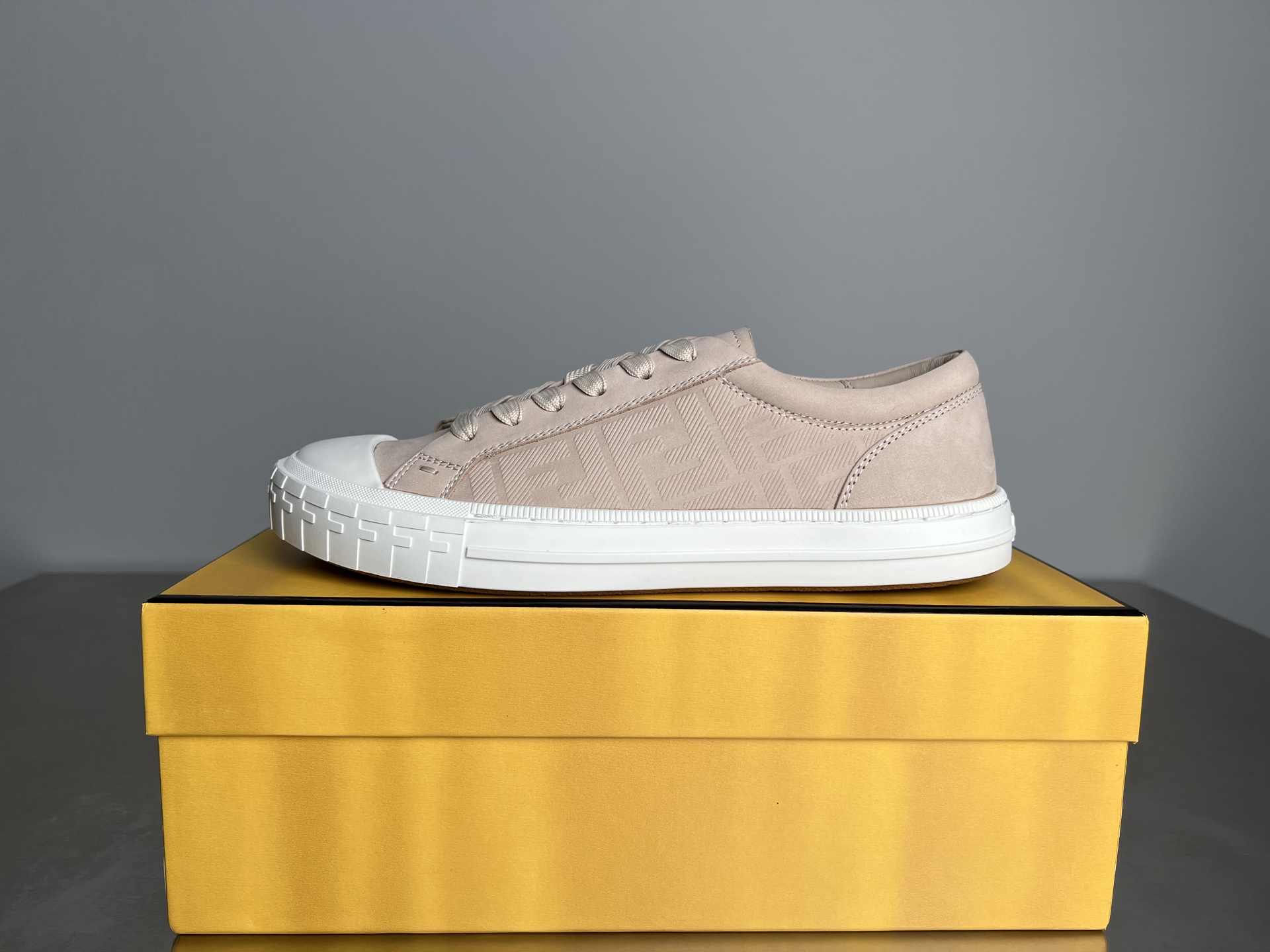 Bagsaaa F**di Domino sneakers Beige nubuck leather low-tops