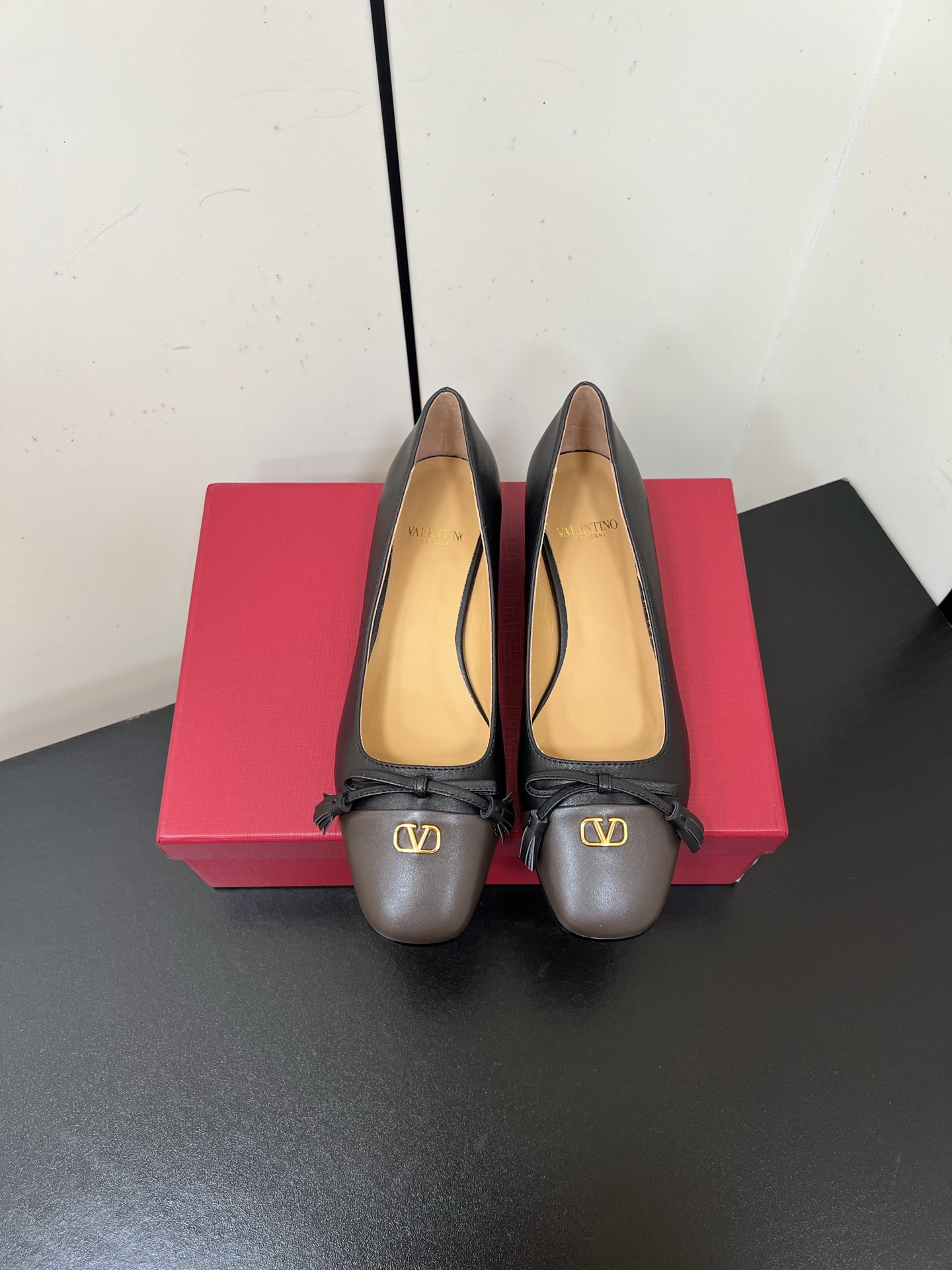 Bagsaaa Va1e*ntin0 Valet Du Roi Kidskin Ballerina Black & Brown - 25Mm