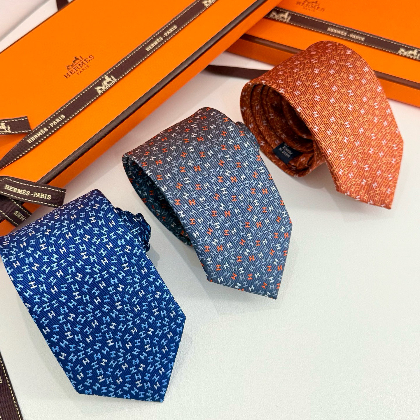 Bagsaaa H**me5 Set 3 Ties (4)