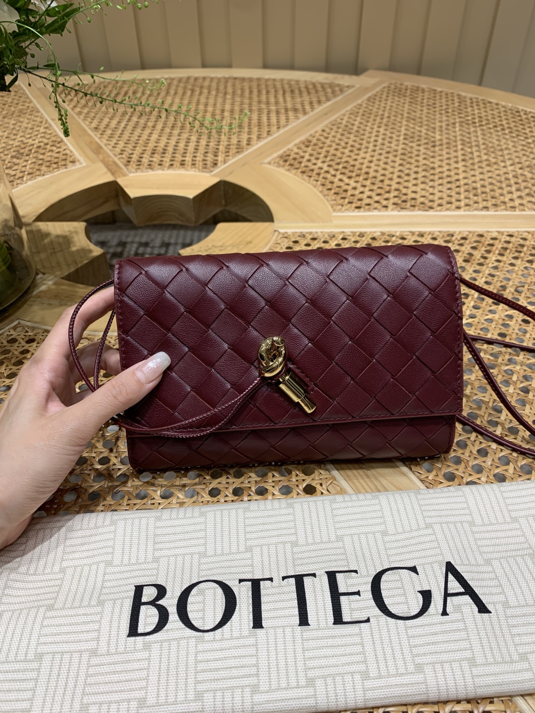 Bagsaaa B0tt*ga Ven*ta Andiamo Pouch 836940 red - 19cm