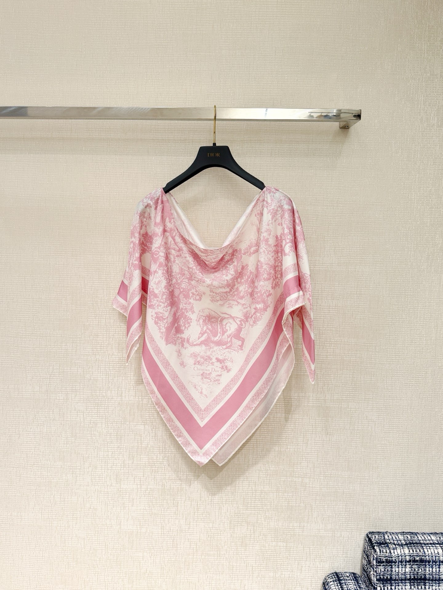 Bagsaaa D10r Toile de Jouy Sauvage D10r Silk Top Ecru and Pink Silk Twill - 130 x 66 cm