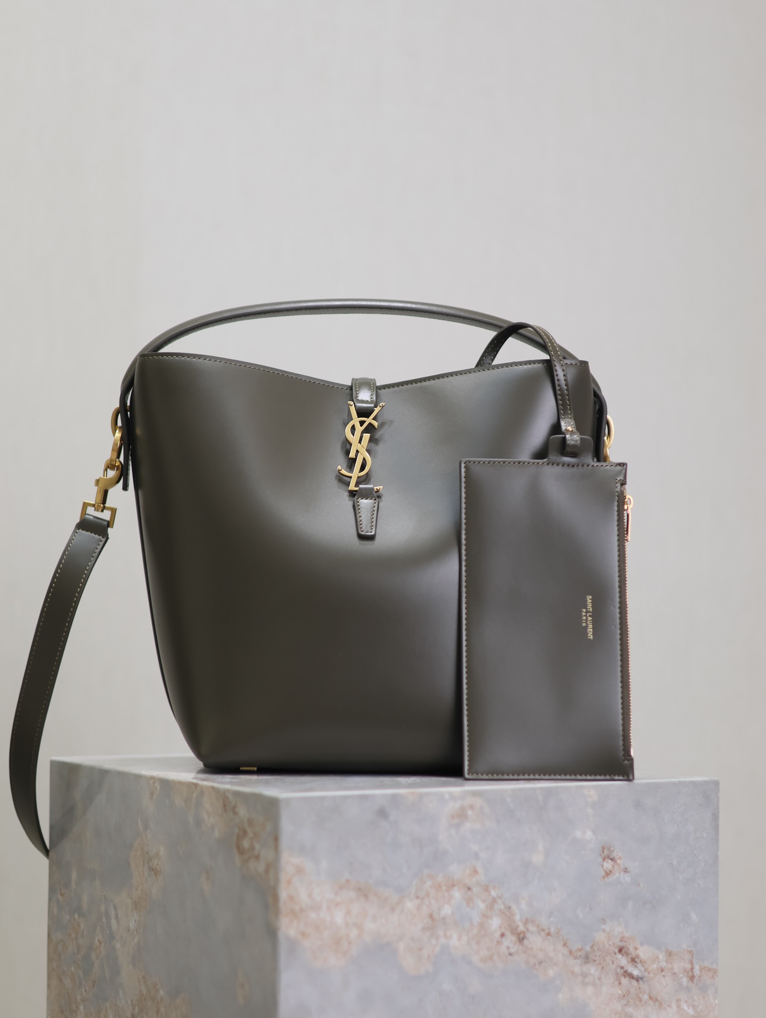 Bagsaaa LE 37 in shiny leather 742828 DEEP MUSK - 20 X 25 X 16 CM