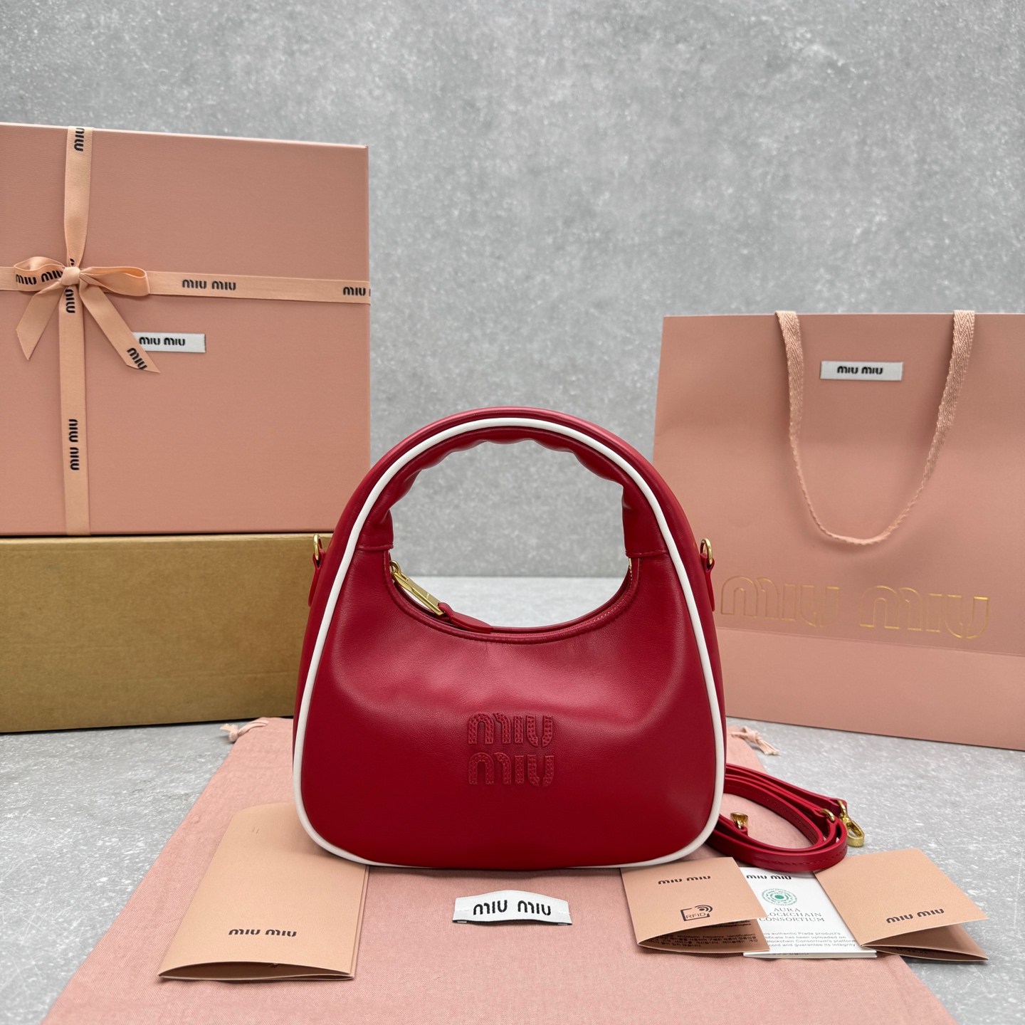 Bagsaaa red Miu Miu Wander bag in smooth leather with white contrast piping - 23cm