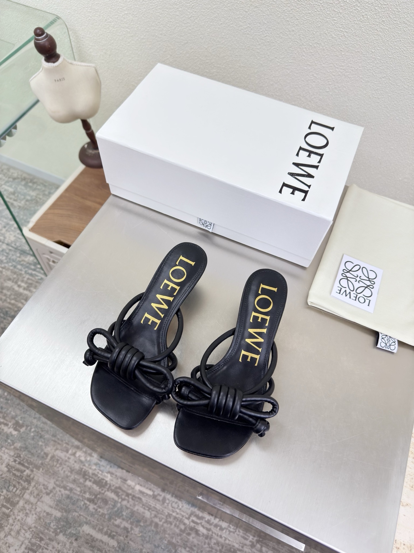 Bagsaaa L0ew* Flamenco Knot sandal in lambskin black